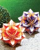 Japanische Papier Faltkunst Origami, Kusudama und Floreus Kugeln. Papierstreifen falten, Papierfaltkunst mit Bastelanleitungen zum Falten von Papier